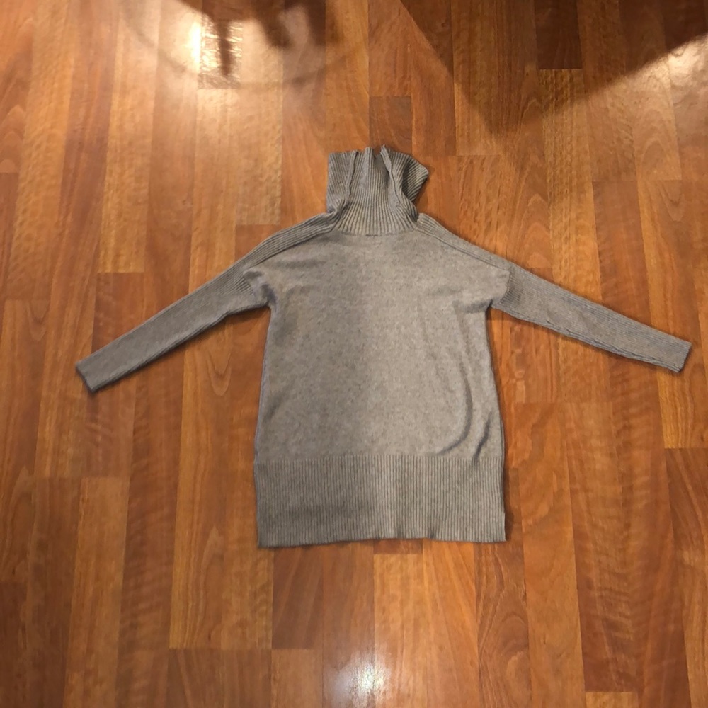 Cable and Gauge Grey Turtleneck Sweater - Picture 3 of 5